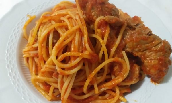 Spaghetti al sugo di maiale