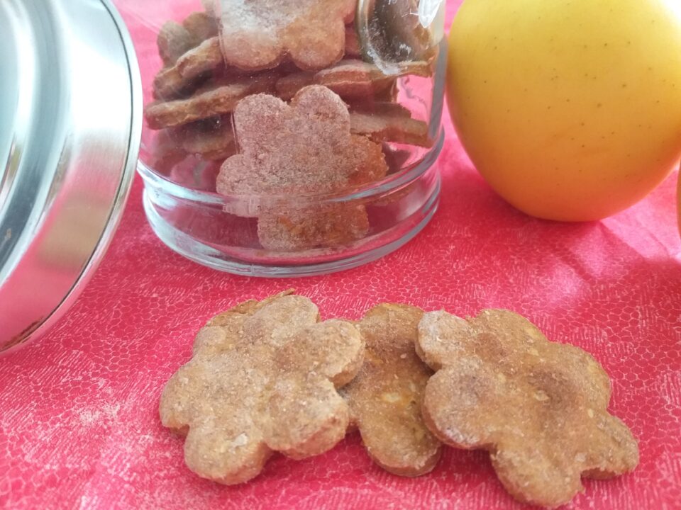 biscotti per cani alle mele