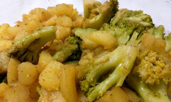 Broccoli e patate con paprika piccante
