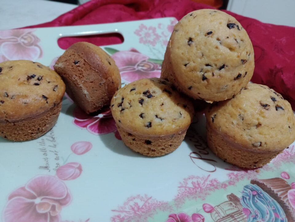 Muffin all'olio con scaglie di cioccolato