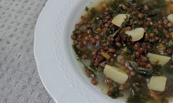 Zuppa di lenticchie cicoria e patate
