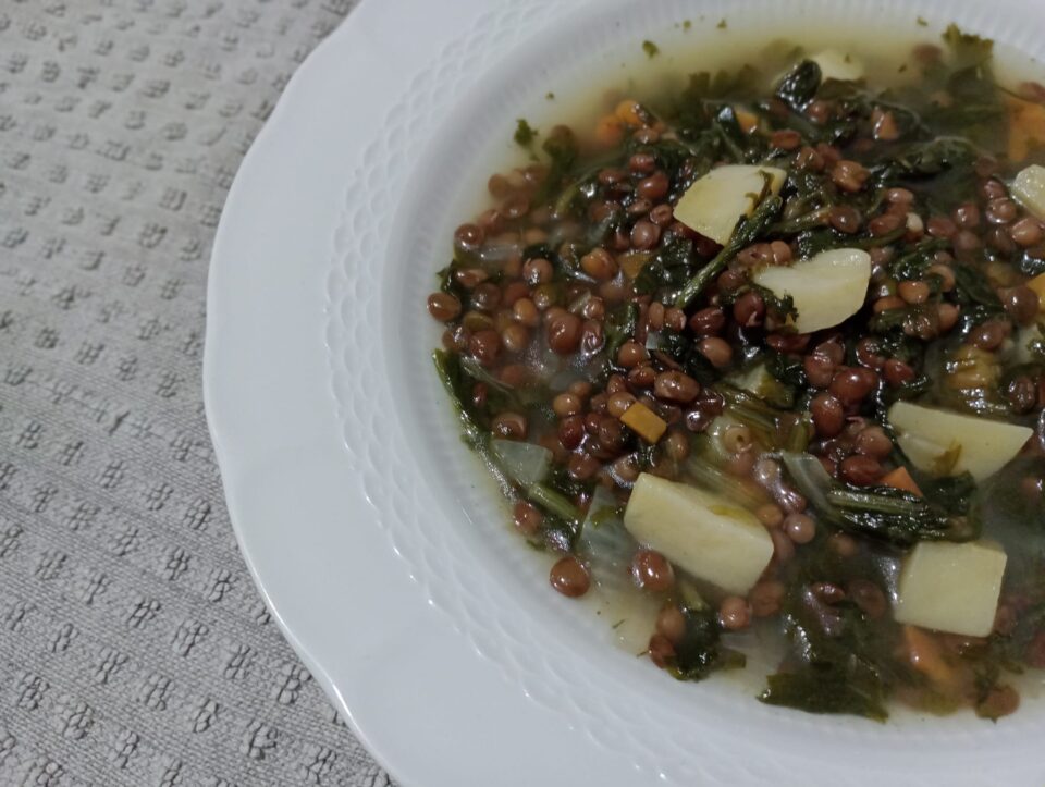 zuppa di lenticchie cicoria e patate